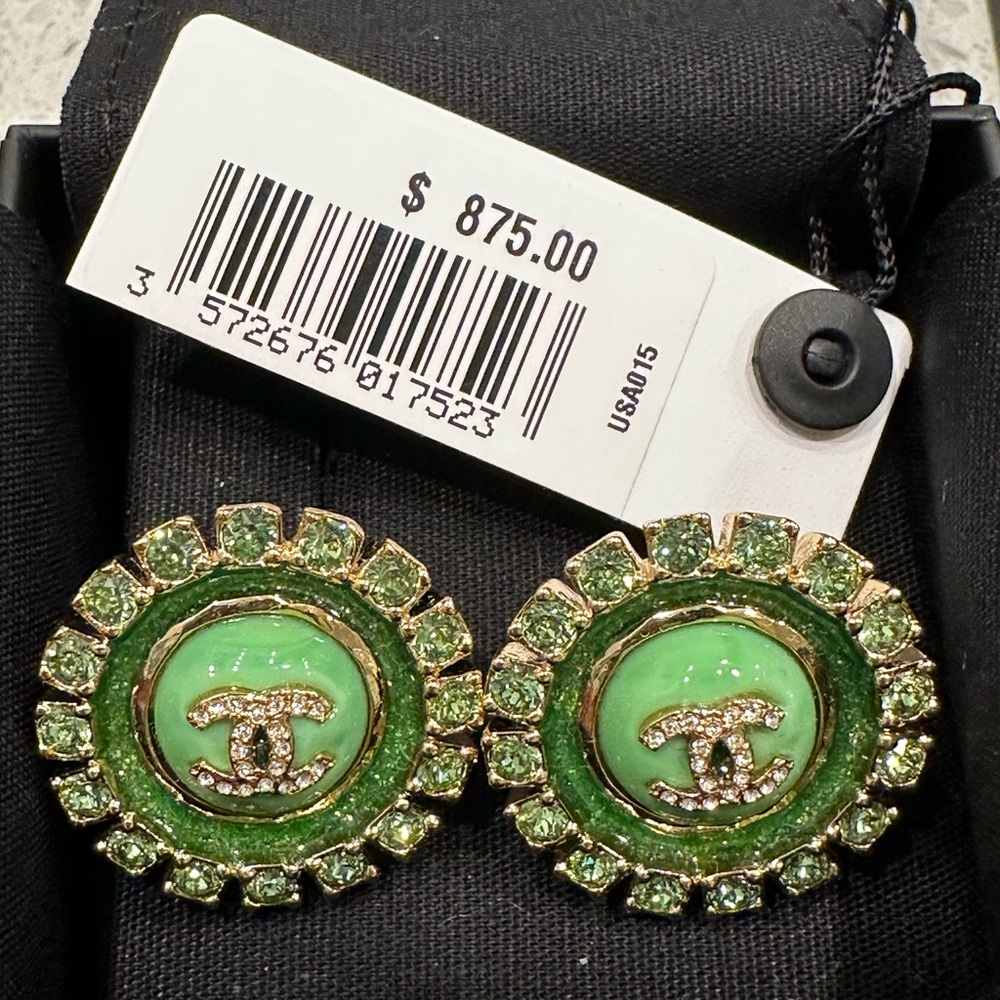 CHANEL Emerald and Gold Crystal Earrings - Picture 4 of 6